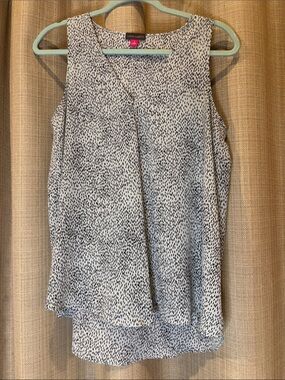 ⭐️ Vince Camuto Black and White Printed V-Neck Sleeveless Camisole size small